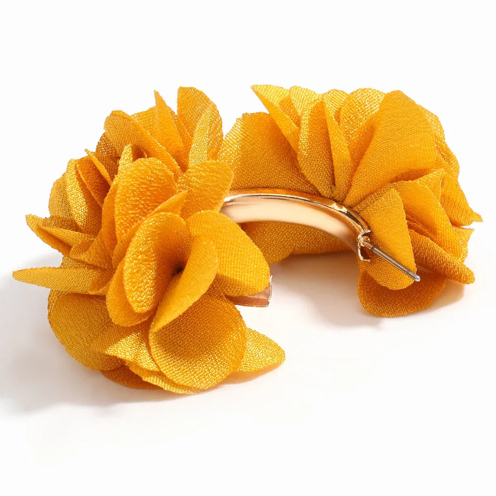 Fashionable Simple C-shaped Flower